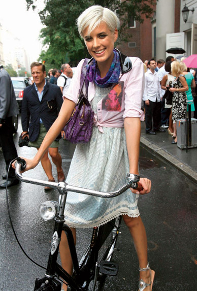 agyness-on-bike-from-teen-vogue.jpg
